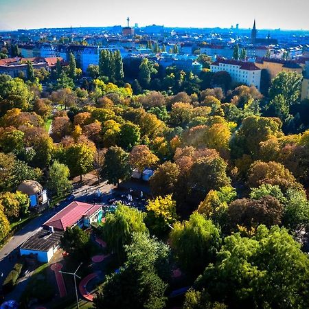 Herzlich Willkommen - Kuess Die Hand Apartment Wina Bagian luar foto